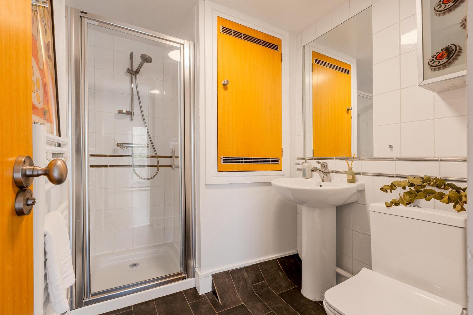 Lit & Airy In Vibrant Spitalfields *
